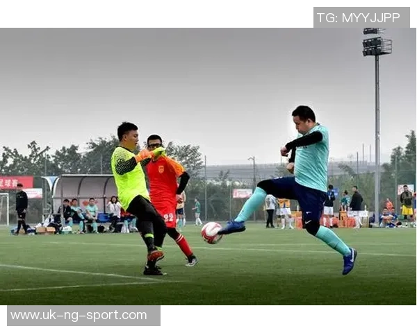 足球的残酷真相揭示了竞技背后的血泪与奋斗故事