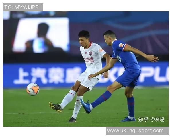 足球进洞的奇妙旅程与团队精神的完美结合